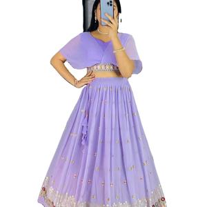 Top corto de trabajo con Secuencia de bordado de Georgette pesado de diseñador más reciente de Fab Zone - Product Image 1