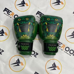 Guantes de Boxeo Muay Thai Fairtex de Cuero Vacuno Genuino con Estampado Digital Verde, Guantes Personalizados para Kickboxing, Sparring y Artes Marciales - Product Image 2