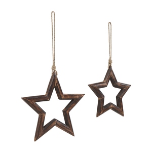 Adornos colgantes de estrellas de madera hechos a mano con centros huecos y colgadores de hilo de yute, perfectos para decoración rústica navideña. - Product Image 3