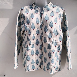 Keshav Handicrafts – Cardigan d'hiver réversible matelassé en coton tissé fait main pour femme, coupe-vent, col mandarin - Product Image 1