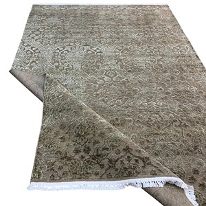 Alfombra de Lujo Anudada a Mano con Diseño Floral Damasco, Color Beige Taupe, Alfombra Tradicional de Lana y Seda Hecha a Mano - Product Image 4