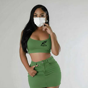 ชุดกระโปรงแฟชั่น OEM แบบกำหนดเองสำหรับผู้หญิง เสื้อครอปท็อปมีฮู้ดพร้อมลายพิมพ์โลโก้ลำลอง ชุดกระโปรงครอปท็อปมีฮู้ดสำหรับฤดูหนาว - Product Image 6