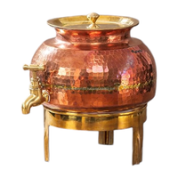 Distributeur d'eau en cuivre à motif martelé, pot de stockage d'eau artisanal traditionnel avec support en laiton, couvercle et robinet inclus