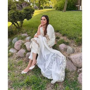 Magnifique ensemble haut et bas en mousseline de soie taille XL avec dupatta brodée pour les occasions festives - Product Image 5