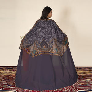 Abaya à imprimé numérique léger, avec tombé fluide, texture aérienne, manches amples, silhouette ouverte sur le devant, ODM, pour l'Aïd et les événements - Product Image 5