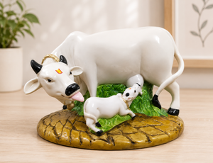 Vente en gros de statues de vache et de veau en résine artisanale Nirmala |   Idole de vache Kamdhenu traditionnelle indienne du Rajasthan pour table, bureau, maison - Product Image 2