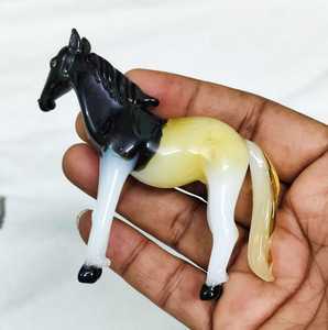 Figurine de cheval en verre artisanal, noir et crème, thème animal, pièce d'art décorative sculptée - Product Image 6