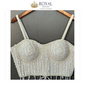 La Mejor Colección de Ropa India: Blusa de Fiesta con Perlas y Apliques, Estilo Espalda Descubierta, en Venta - Product Image 5