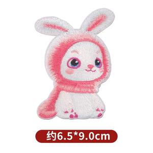 Figurines d'animaux en peluche Chat Lapin Chapeau rouge Bonnet bleu Écharpe Patchs brodés uniques Patchs brodés modernes Hommes ou femmes - Product Image 2