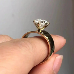 Anillo de Diamantes Cultivados en Laboratorio con Borde Redondo Vintage, Textura Antigua, Artesanía Detallada, Estilo Herencia, Accesorio Nupcial - Product Image 3