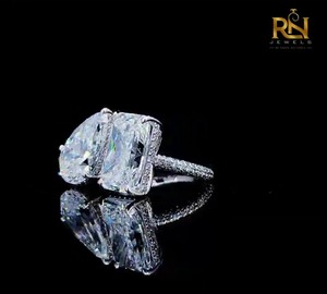 แหวนเพชรทรงลูกแพร์ Radiant Diamond แบบ Lab Grown รุ่น Toi Et Moi ประดับเพชรแบบ Hidden Halo Pave Band ทองคำแท้ 9K/14K/18K เครื่องประดับหรูหราสำหรับทุกเพศ - Product Image 2