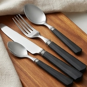 Ensemble de couverts minimalistes avec poignées noires, couteau, fourchette et cuillères en acier inoxydable, passe au lave-vaisselle, vaisselle moderne - Product Image 6
