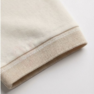 Polo en coton beige à manches courtes pour homme, coupe classique, tricot uni, design décontracté et respirant - Product Image 6