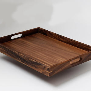 Bandeja de Desayuno de Madera Rústica con Diseño Floral, Hecha a Mano por Artesanos de Brownwood, con Asa y Acabado Cálido para Espacios Modernos - Product Image 2