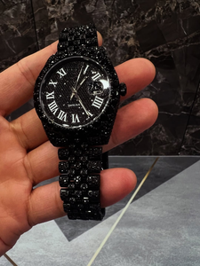 Montre de luxe entièrement sertie de diamants noirs, cadran rond avec affichage de la date, montre-bracelet avec chiffres romains blancs, bijoux pour hommes style hip-hop - Product Image 2