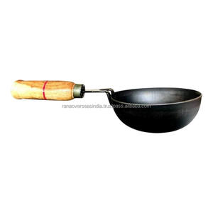 Poêle à frire en fonte Iron Tadka avec manche en bois, écologique, compatible gaz et induction, design classique - Product Image 1