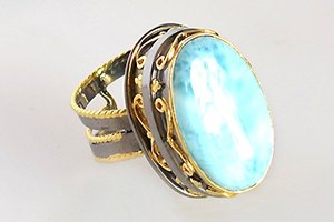 Anillo Religioso con Piedra Larimar, Chapado en Oro de 22K, Plata de Ley 925 Sólida, Engaste en Bisel, Joyería Fina Unisex - Product Image 4