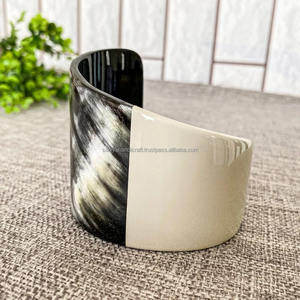 Brazalete de Cuerno de Búfalo Pulido Ancho, Artesanía, Arte Popular, Diseño Animal, Color Natural del Cuerno, Alta Calidad, Regalo Empresarial - Product Image 4