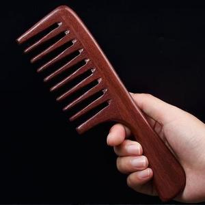 Peigne à cheveux et à barbe en bois, modèle 2026, très populaire et très vendu, avec grande poignée, disponible en Acacia, Mango, Pin, Rouge et Sheesham. - Product Image 1