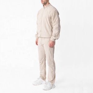 ชุดวอร์มกันลมสำหรับผู้ชาย เสื้อแจ็คเก็ตและกางเกงกีฬาน้ำหนักเบา รับทำโลโก้ตามสั่ง OEM ODM เสื้อผ้ากีฬาแนวสตรีท - Product Image 6