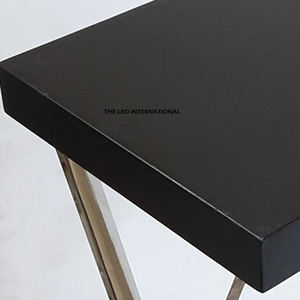 โต๊ะคอนโซลสีดำ วัสดุทำจากแผ่น MDF และสแตนเลส ดีไซน์รูปทรงสามเหลี่ยม ฐานขัดเงา แข็งแรงทนทาน - Product Image 2