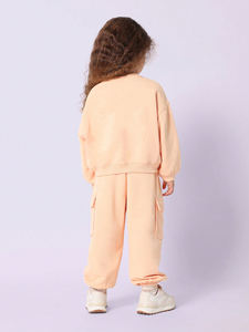 Ensemble de survêtement 2 pièces personnalisé avec logo pour enfants (filles et garçons) : sweat à capuche à épaules tombantes et pantalon de jogging large - Product Image 2