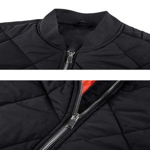 Veste bomber matelassée d'hiver pour homme, personnalisée OEM, en polyester/coton, imperméable, coupe-vent, avec fermeture éclair bidirectionnelle et fourrure de mouton - Product Image 4