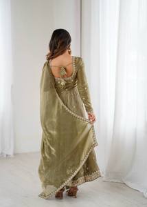 Elegante Vestido de Seda con Lentejuelas y Dupatta a Juego - Product Image 6