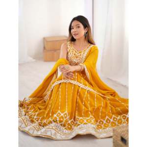 Diseñador Party Wear Top-Bottom y Dupatta con hilo y secuencia de trabajo Talla XL - Product Image 5