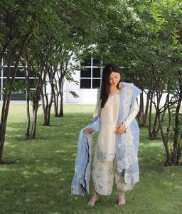 Ensemble de robe de mariée indienne et pakistanaise traditionnelle en soie blanche pour femme, longueur ras du sol, avec dupatta brodé, coupe classique, toutes saisons - Product Image 6