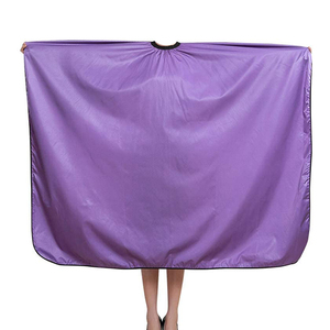 Capes de barbier imprimées de haute qualité, en polyester sublimé, pour salon de coiffure, avec crochet métallique élastique - Product Image 1