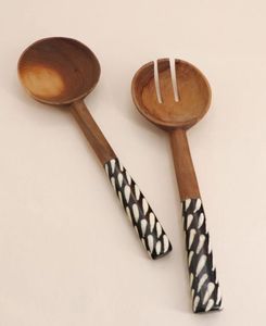 Ensemble exclusif de cuillère et fourchette à salade en bois avec manche en résine noire design pour la maison et les hôtels, couleur naturelle, lot de 2 - Product Image 1
