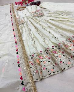 Ensemble de costume de mariage indien pakistanais traditionnel en soie crème pour femme, coupe ample, brodé, longueur cheville, toutes saisons - Product Image 3