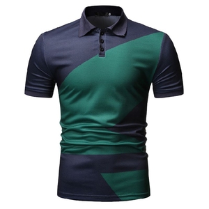 Polo à manches courtes bleu et noir à blocs de couleurs géométriques, coupe ajustée, décontracté, tricoté, séchage rapide - Product Image 1