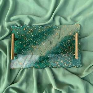 Plateau en résine artisanal, durable et élégant, idéal pour servir, organiser et décorer la maison, disponible à la vente en gros. - Product Image 5