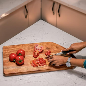Planche à découper en bois de style ferme moderne, forme rectangulaire, épaisseur 1,5 cm, compatible lave-vaisselle, écologique, élégante, ustensile de cuisine personnalisable - Product Image 4