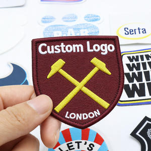 Parche Bordado, Letra Bordada en Fieltro No Tejido, Parche con Logotipo Hecho a Mano, Parches Redondos Termoadhesivos Personalizados para Prendas - Product Image 1