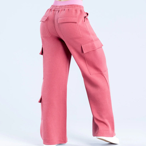 Pantalon cargo femme sur mesure OEM, coupe ample, tissu en coton respirant et résistant, design avec plusieurs poches pour un usage décontracté et en voyage. - Product Image 3