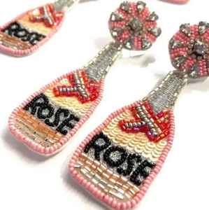 Boucles d'oreilles créoles uniques et tendance, brodées de perles en verre, faites à la main, bijoux décoratifs de mode pour femmes, idéales pour les fêtes et le Nouvel An - Product Image 1