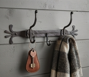 Perchero de pared de metal negro rústico con 3 ganchos, diseño resistente para almacenamiento, exhibición y organización de ropa. - Product Image 3