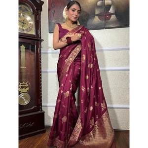 Sari en soie Banarasi attrayant avec travail en zari doré et blouse non cousue en vin - Product Image 1