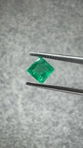 Émeraude naturelle zambienne 0,68 ct, taille octogonale carrée, pierre précieuse verte facettée, pour bague sur mesure, pendentif, bijoux fins - Product Image 3