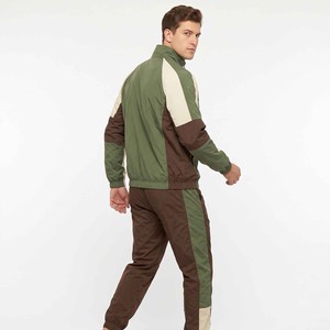 Survêtement de jogging réfléchissant en nylon personnalisé avec logo OEM, coupe-vent pour homme, ensembles en nylon avec bandes de surpiqûre blanches pour homme - Product Image 6