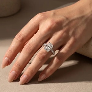 Anillo de Compromiso de Plata de Ley 925 con Moissanita de 5.0 Quilates, Corte Radiante, Chapado en Oro Blanco, para Mujer, con Claridad VVS, India - Product Image 1
