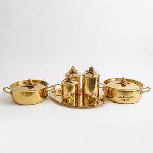 ชุดเครื่องครัวเคลือบทองหรูหรา ชุดภาชนะเก็บอาหารโลหะแบบตอกลาย 6 ชิ้น พร้อมถาดและชุดหม้อ/หม้อตุ๋น ปลอดภัยสำหรับอาหาร - Product Image 1