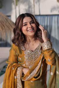 Conjunto especial para el mes de Eid y Ramadán, compuesto por Kurti de tela suave con bordado propio hasta la rodilla, Sharara Plazzo y Dupatta, para mujeres o niñas. - Product Image 3