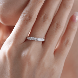 Bague de mariage allongée de 3 mm avec coussin de diamants et diamants ronds créés en laboratoire, certifiée IGI, multi-pierres, empilable - Product Image 1
