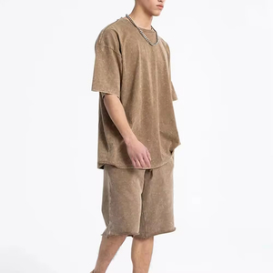 เสื้อยืดแขนสั้นผ้าฝ้ายแท้ทรงหลวมสไตล์ลำลองสำหรับผู้ชาย OEM ขายส่ง พร้อมกางเกงขาสั้นเข้าชุด สีซีดจางแบบซันเฟด - Product Image 2