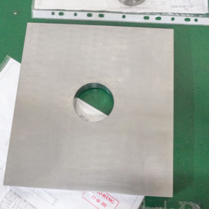 AMT VINA Componente de Base de Mira con Placa de Filtro Óptico Verde de Acero Inoxidable, Mecanizado CNC de Precisión Personalizado, ODM - Product Image 3