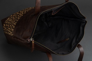 Cuir véritable imprimé léopard avec finition polie lisse Sac fourre-tout en cuir véritable Top Fournisseur indien Fabrication - Product Image 6